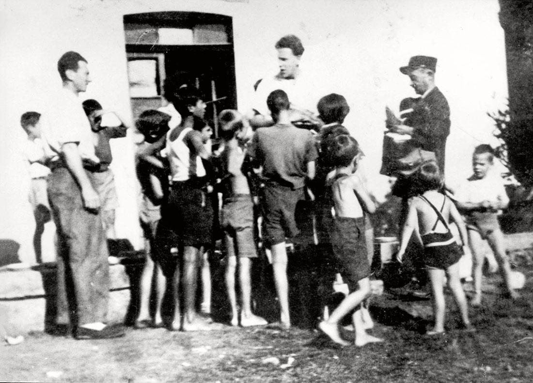 Distributing the mail at the children's home in Izieu, summer 1943