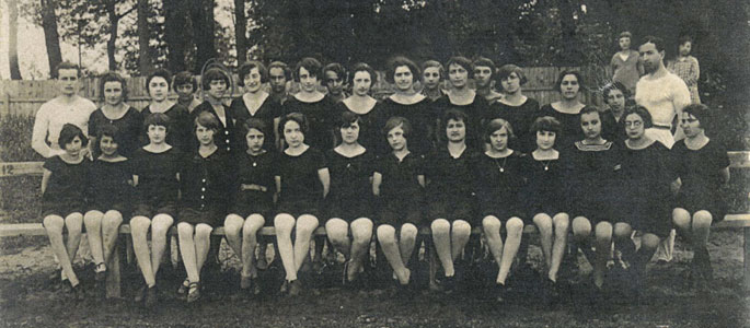 Bratislava, female athletes from the Maccabi Hatzair youth movement, 9 May 1926 Bratislava, female athletes from the Maccabi Hatzair youth movement, 9 May 1926