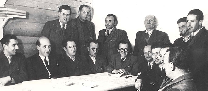 Members of the Jewish Committee in the Nováky forced labor camp, together with Dr. Oskar Neumann Members of the Jewish Committee in the Nováky forced labor camp, together with Dr. Oskar Neumann