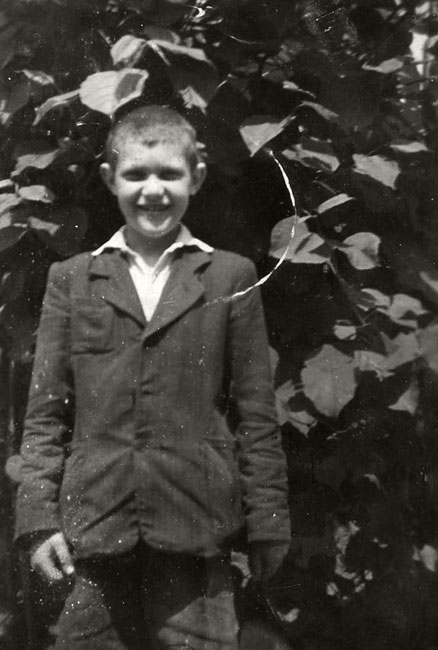 Becalel- Tavji Erno Mandel (born on 21 February 1933) in Munkács, 1944 Becalel- Tavji Erno Mandel (born on 21 February 1933) in Munkács, 1944
