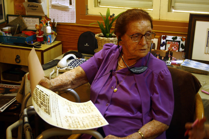 Chana Oren (Schönfeld), born 1913, a member of the third graduating class of the Hebrew Gymnasium in Munkács, 1934. Photo taken in Beit Hashita, 2010 Chana Oren (Schönfeld), born 1913, a member of the third graduating class of the Hebrew Gymnasium in Munkács, 1934. Photo taken in Beit Hashita, 2010