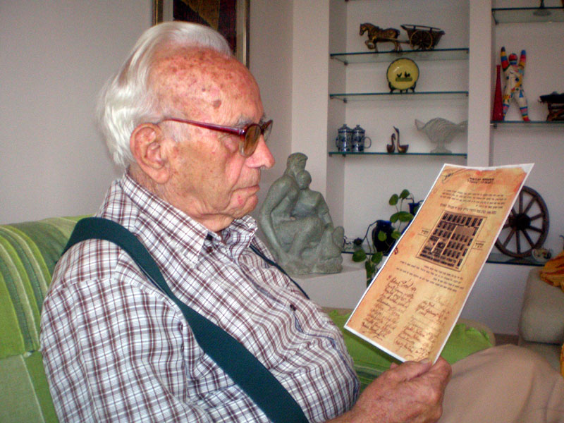 Shlomo Arbel (Karpen), born in 1915, a member of the third graduating class of the Hebrew Gymnasium in Munkács, 1934. Photo taken in Tel Aviv, 2010 Shlomo Arbel (Karpen), born in 1915, a member of the third graduating class of the Hebrew Gymnasium in Munkács, 1934. Photo taken in Tel Aviv, 2010