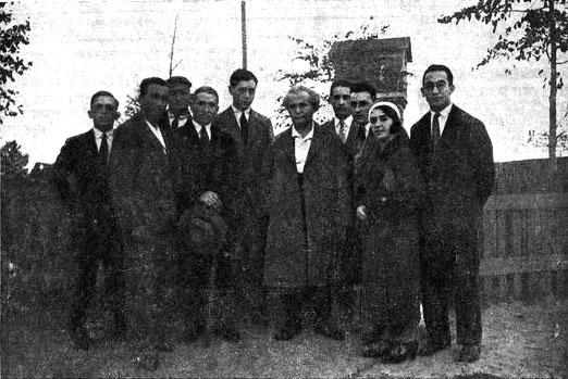 David Ben-Gurion (Grün) (center) during his visit to Plonsk in 1932 with members of the "League for Eretz Israel" David Ben-Gurion (Grün) (center) during his visit to Plonsk in 1932 with members of the "League for Eretz Israel"