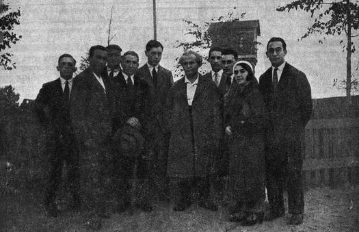 David Ben-Gurion (center) during his visit to Plonsk in 1932 with members of the "League for Eretz Israel" David Ben-Gurion (center) during his visit to Plonsk in 1932 with members of the "League for Eretz Israel"