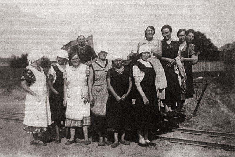 Karolina Juszczykowska (third from left) Karolina Juszczykowska (third from left)