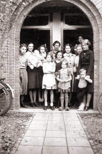 The rescuer Caecilia Loots with some of her students during the war The rescuer Caecilia Loots with some of her students during the war