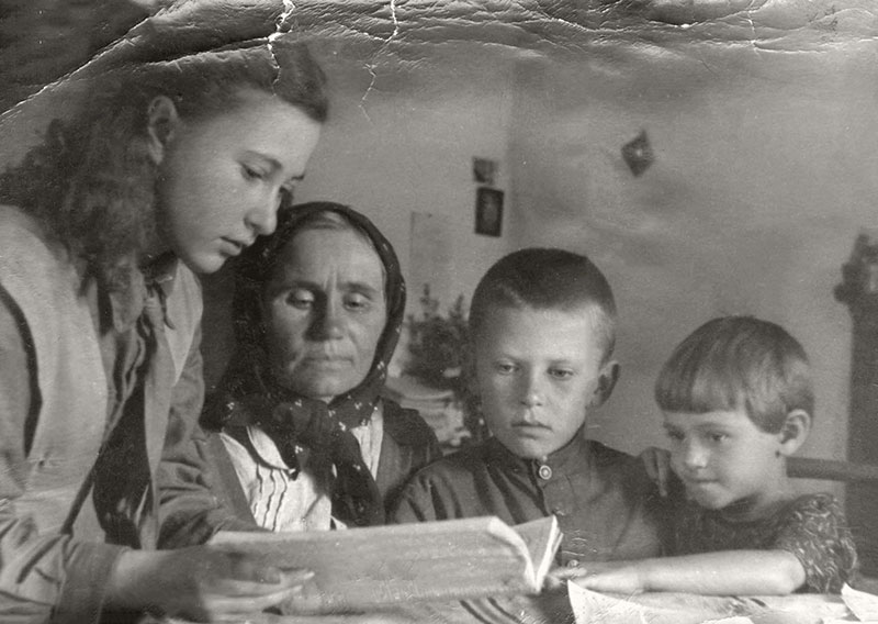 Eldina reading a book to Ludwiga (Nina), Gennady and Galya, September, 1946 Eldina reading a book to Ludwiga (Nina), Gennady and Galya, September, 1946