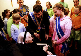 Irena Sendler meeting with Polish youth movement members, Warsaw, 1990s