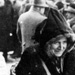 Juden warten im Bahnhof Bielefeld auf den Deportationszug, 13. Dezember 1941