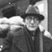 Juden steigen im Hauptbahnhof Bielefeld in den Deportationszug ein, 13. Dezember 1941 