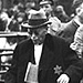 29. August 1942, Juden kommen an der Verladerampe des Schlachthofs in Wiesbaden an, von wo aus sie deportiert werden sollen