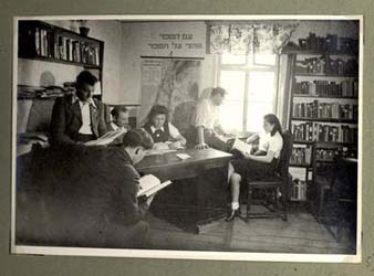 Die Bibliothek von Yad Vashem