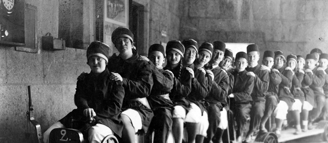 Felicia Beck (first from left) with her school friends, Vienna, 1936