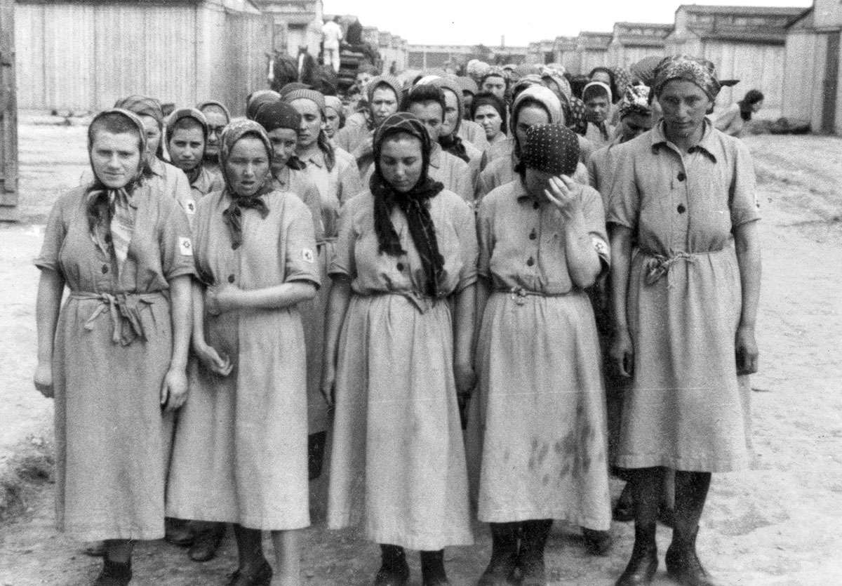 Jewish women prisoners in front of the barracks