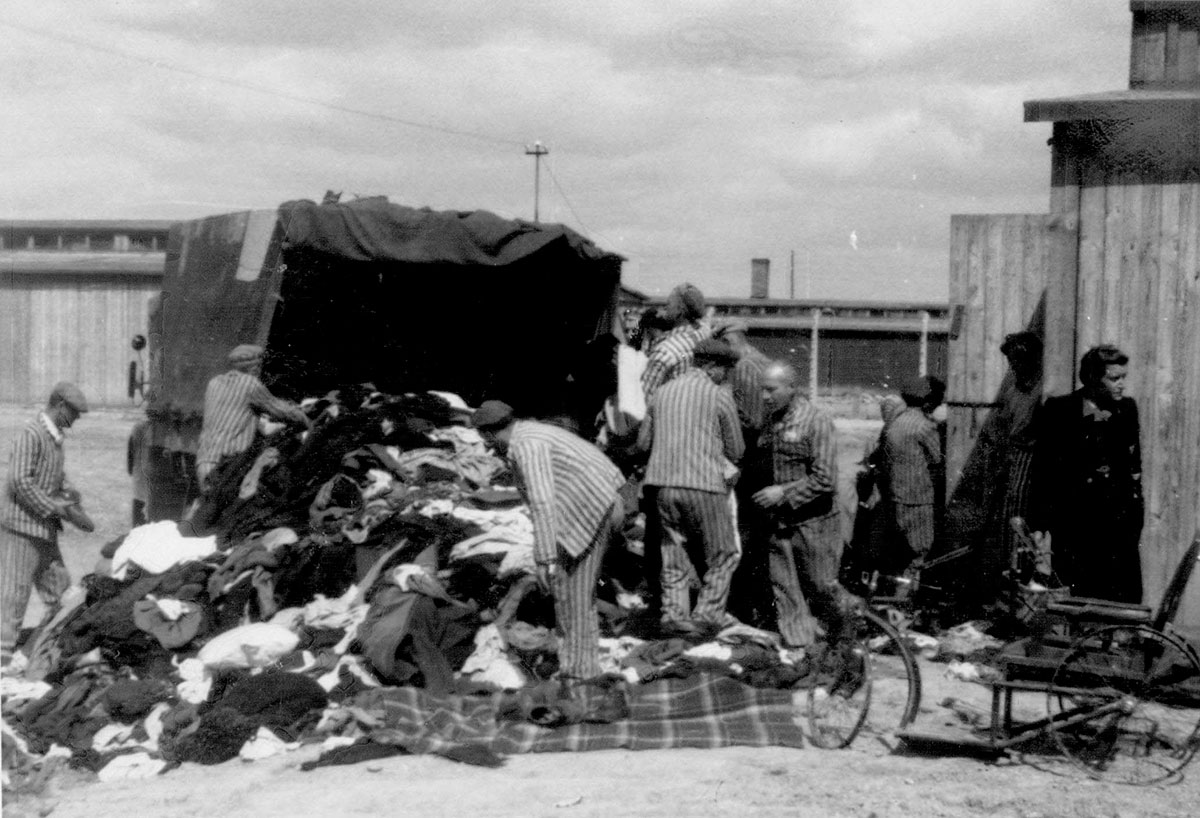 On a blanket spread on the ground, the "Kanada" prisoners begin the sorting