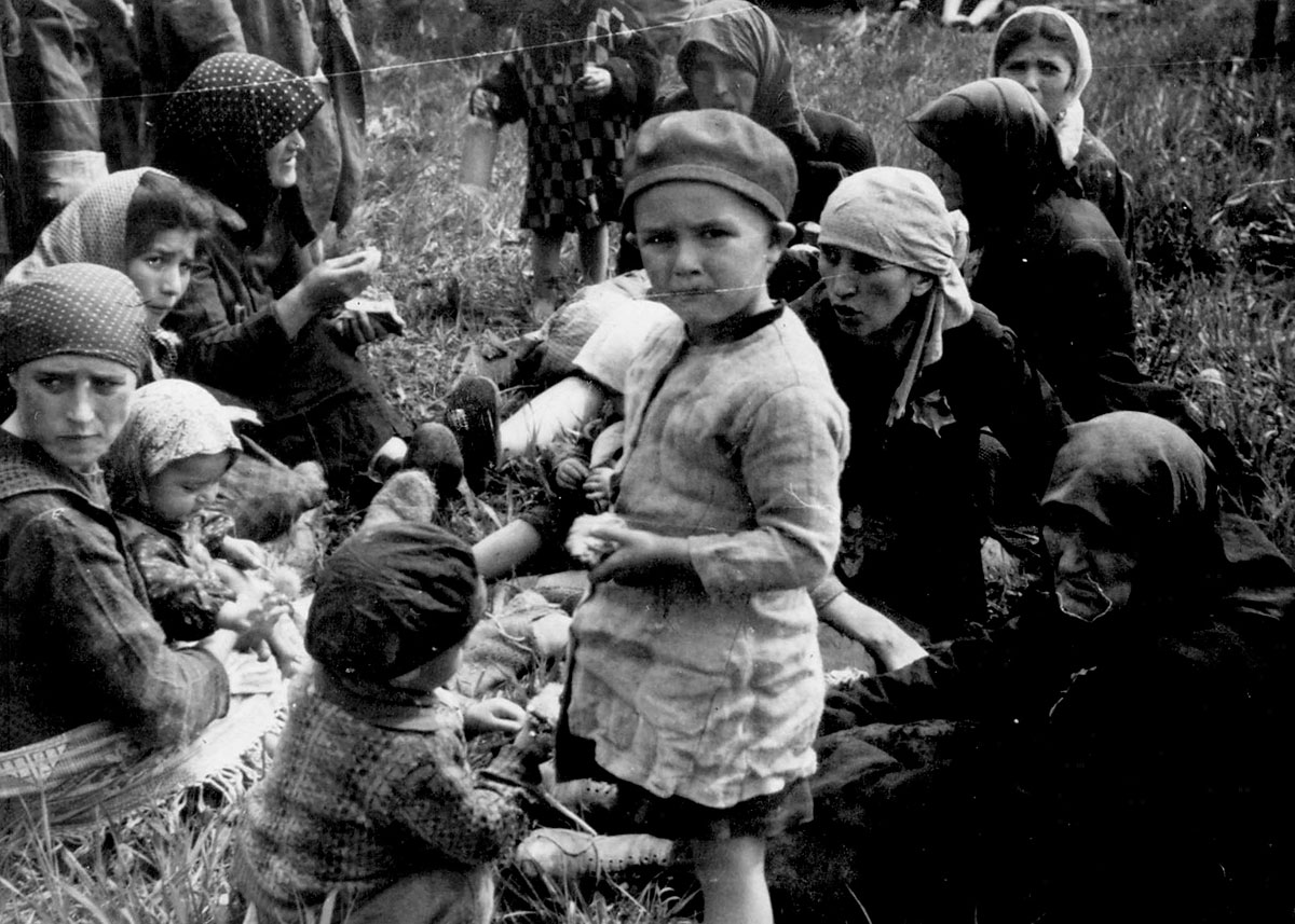 Jews in the grove before being forced to go to the undressing room