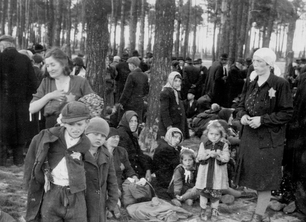 Mothers and their children during the interval in the grove