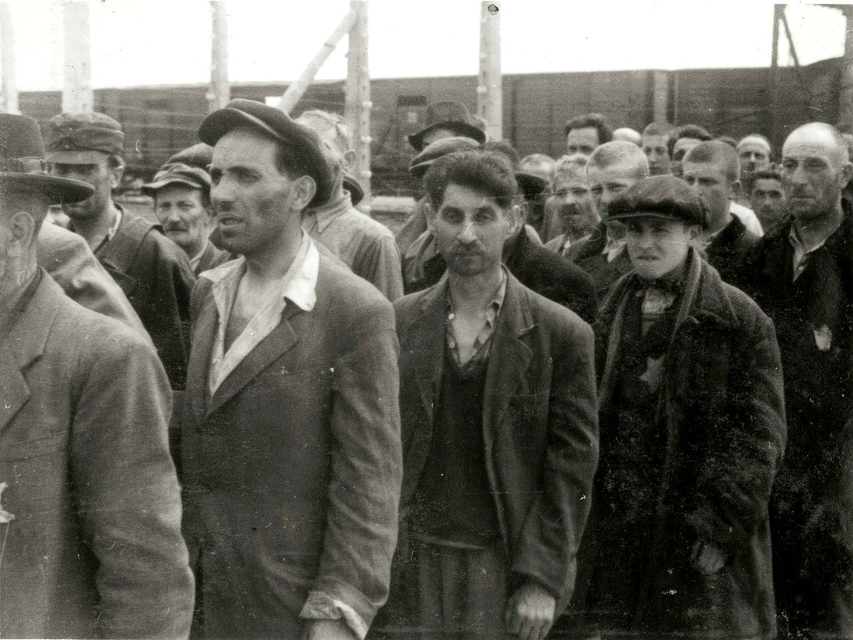 Diese jüdischen Männer haben gerade Birkenau als Häftlinge betreten