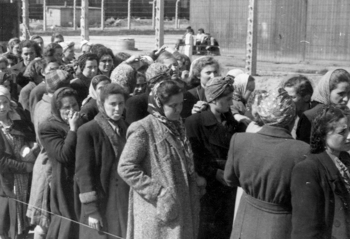 Jüdischen Frauen, die für die Zwangsarbeit selektiert wurden