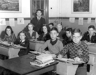 Class photograph of Jewish pupils with their teacher Mozes Goubitz, Amsterdam, the Netherlands