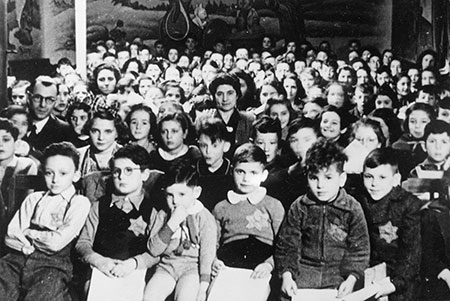 Fred Lessing and classmates in Amsterdam, 1942