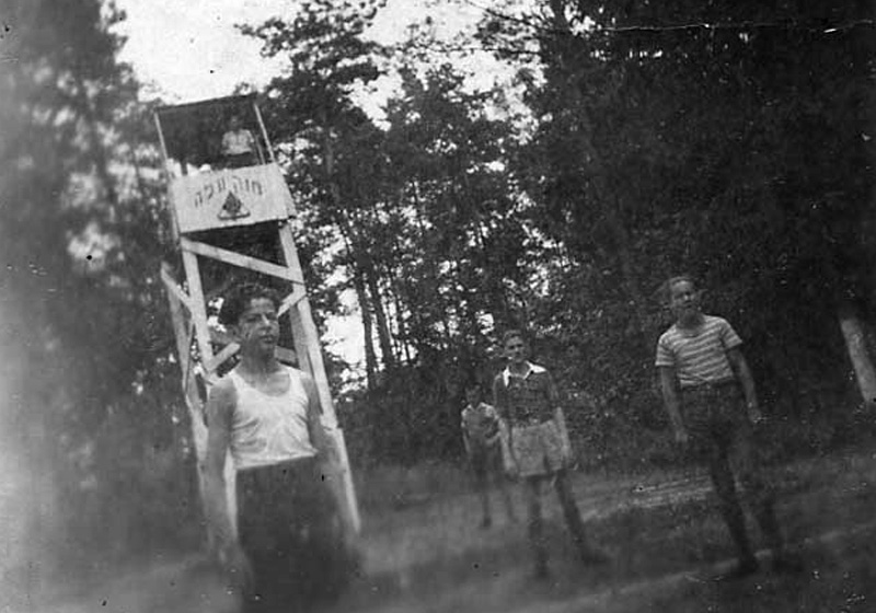 Eliyahu Feynaro (in sleeveless shirt) playing "Machanayim" on the sports field at the "Ilania" children's village, Apeldoorn, the Netherlands, 1948