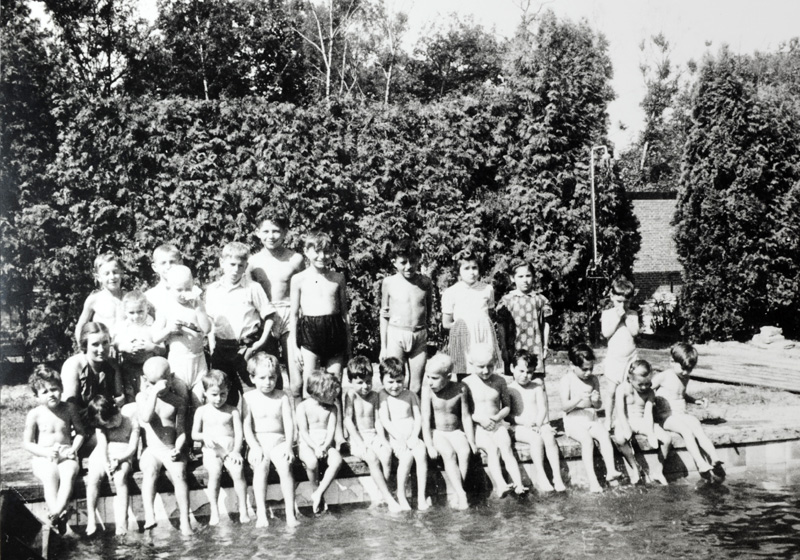 Children at the swimming pool at the children's home in Blankenese, Hamburg, Germany