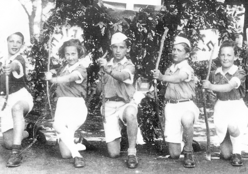 Lag BaOmer celebrations at the children's home in Deszk after the war