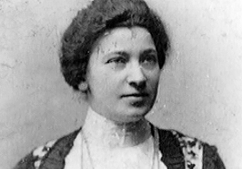 Raizel Gottlieb in Nyirlugos, Hungary before the war