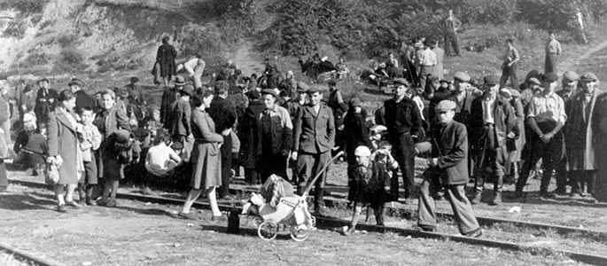 Polish Holocaust survivors disembarking from a train along the route of the Bricha