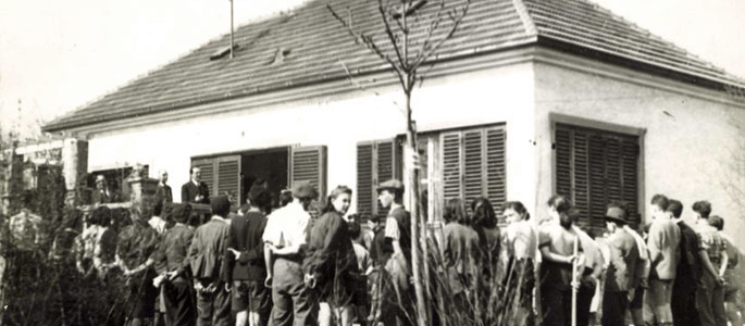 Bratislava, 1941. Jewish youths taking part in a gardening course