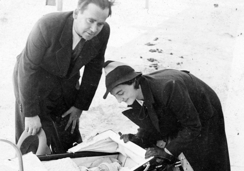Elsa and Kalman Harnik and their baby daughter Iza.  Brody, Poland, 1938