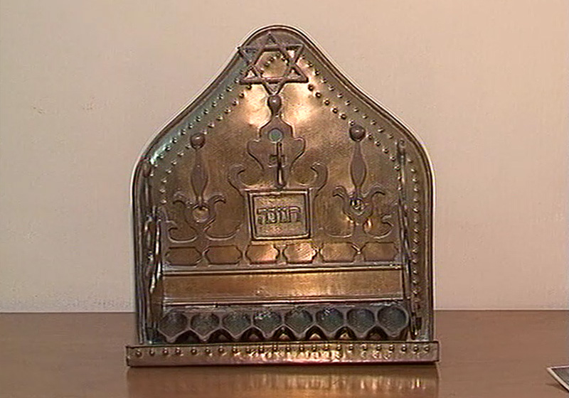 Hanukkah menorah that Betje-Hadassah Polak and Ernst-Menachem Rozen received from a Dutch Christian couple on their wedding day