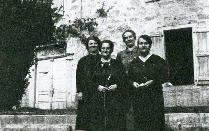 Anne Meininger (holding the dog's leash), France, 1940