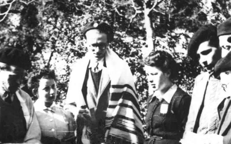 Léo Cohn (center) giving an outdoor lesson his daughter Neomi.  Lautrec, France 

