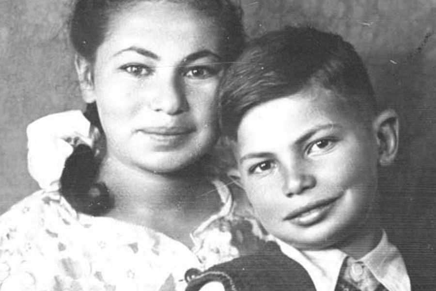 Bronka Neumark, born in 1932, and her brother Israel Neumark, b. 1936, in the children’s home in Otwock