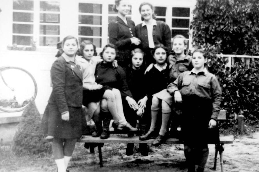 Shimon Posesorski (later known as the famous singer Shimon Israeli) in Otwock