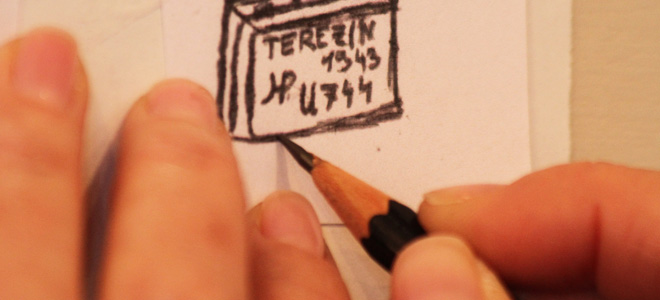 La artista Mijal Rovner copia un dibujo en tamaño original