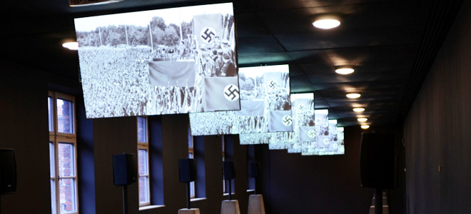 Ideología asesina: dogmas y principios nazis asaltan los sentidos y crean una atmósfera de terror