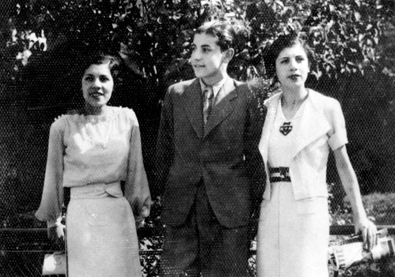 Siman-Tov Mahel (Zvi Michaeli) and his sisters Eleonora and Marie-Miriam, Thessaloniki, 1936