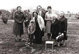 Zeremonie der Pfanzung eines Baumes zu ihren Ehren in Yad Vashem, 21. Oktober 1977