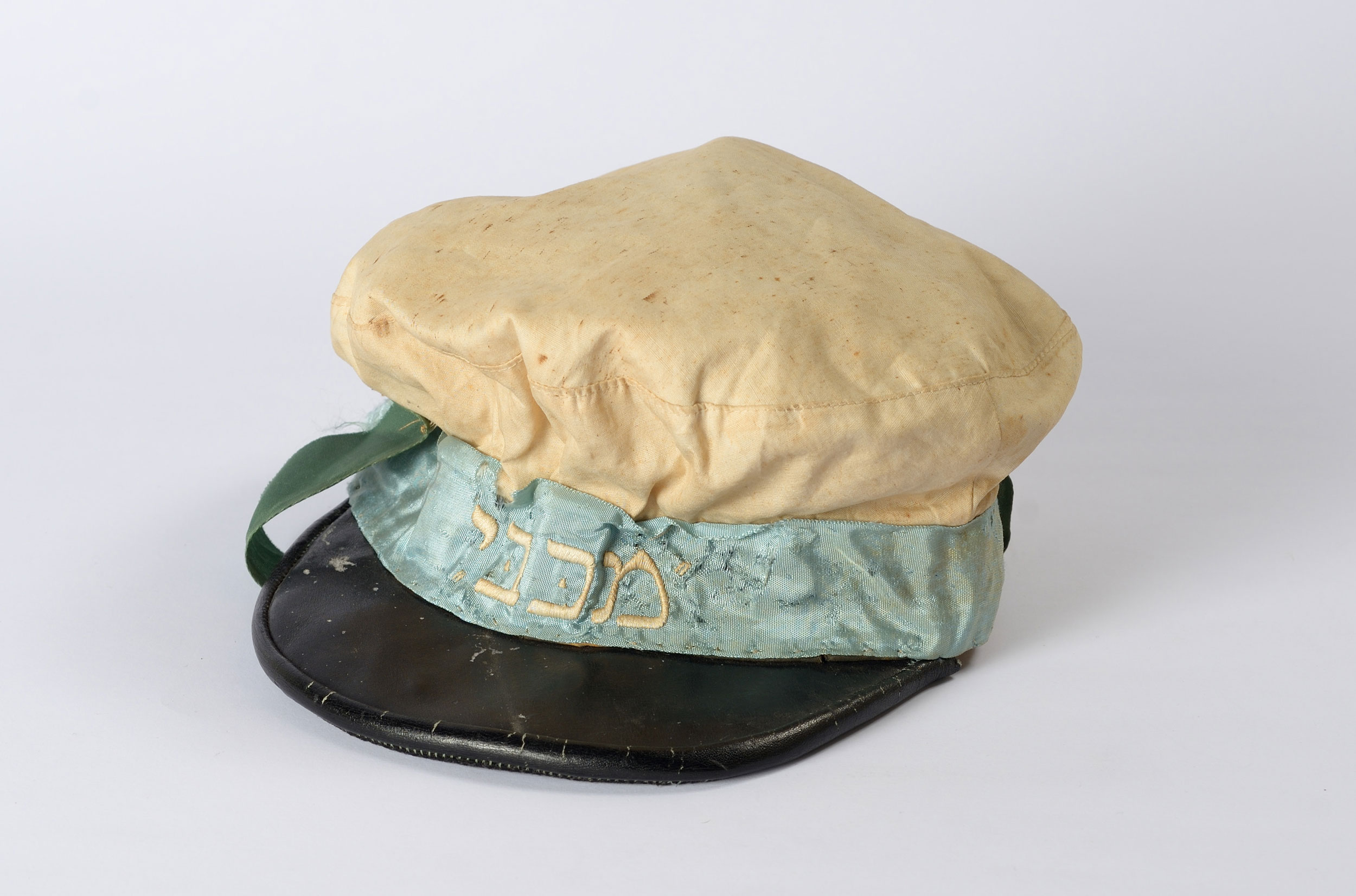 Bicyclist Moshe Cukierman's Maccabi cap