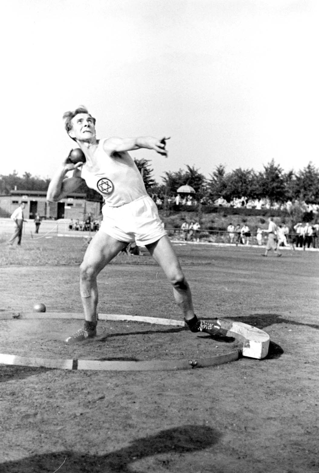 Berlin, Germany, a men’s shot-put competition at a Jewish sports tournament, 04/07/1937