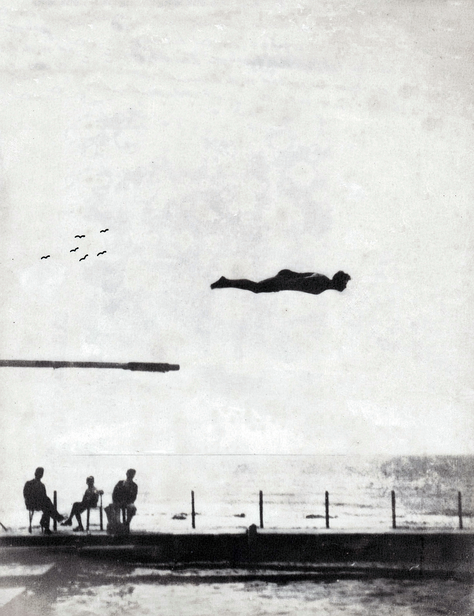1930's - Spectators admiring Bob Denneboom's dive