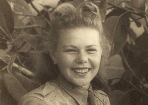 Herta Tiberger en uniforme del Ejército de Defensa de Israel, Israel, 1948

