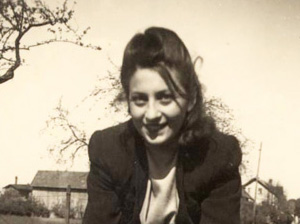 Hanah Kotlicki (Anny Keller) y su primer hijo Jacob, Griesbach, Alemania, 1948