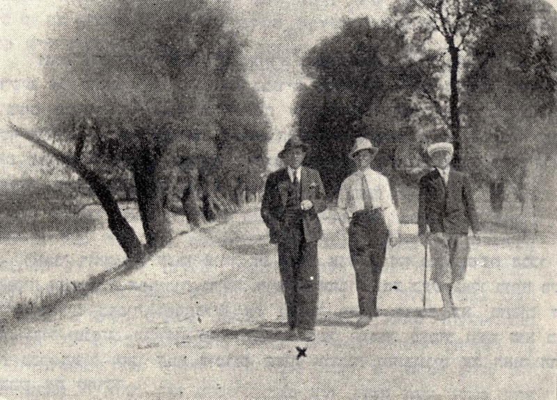 Mottl Bidlowski, Josef Welner and Shmuel Kiwkowski strolling along the river