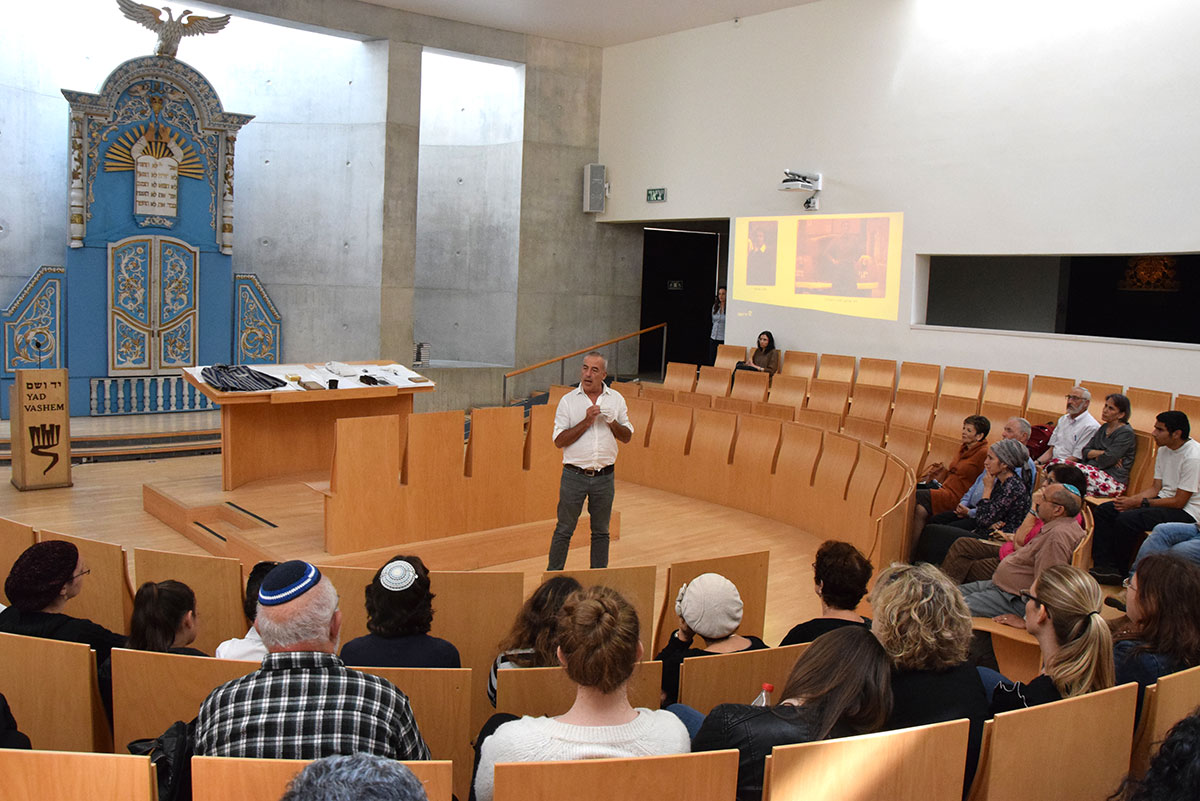 מביטים אל העבר - יום הזיכרון לשואה ולגבורה ביד ושםm