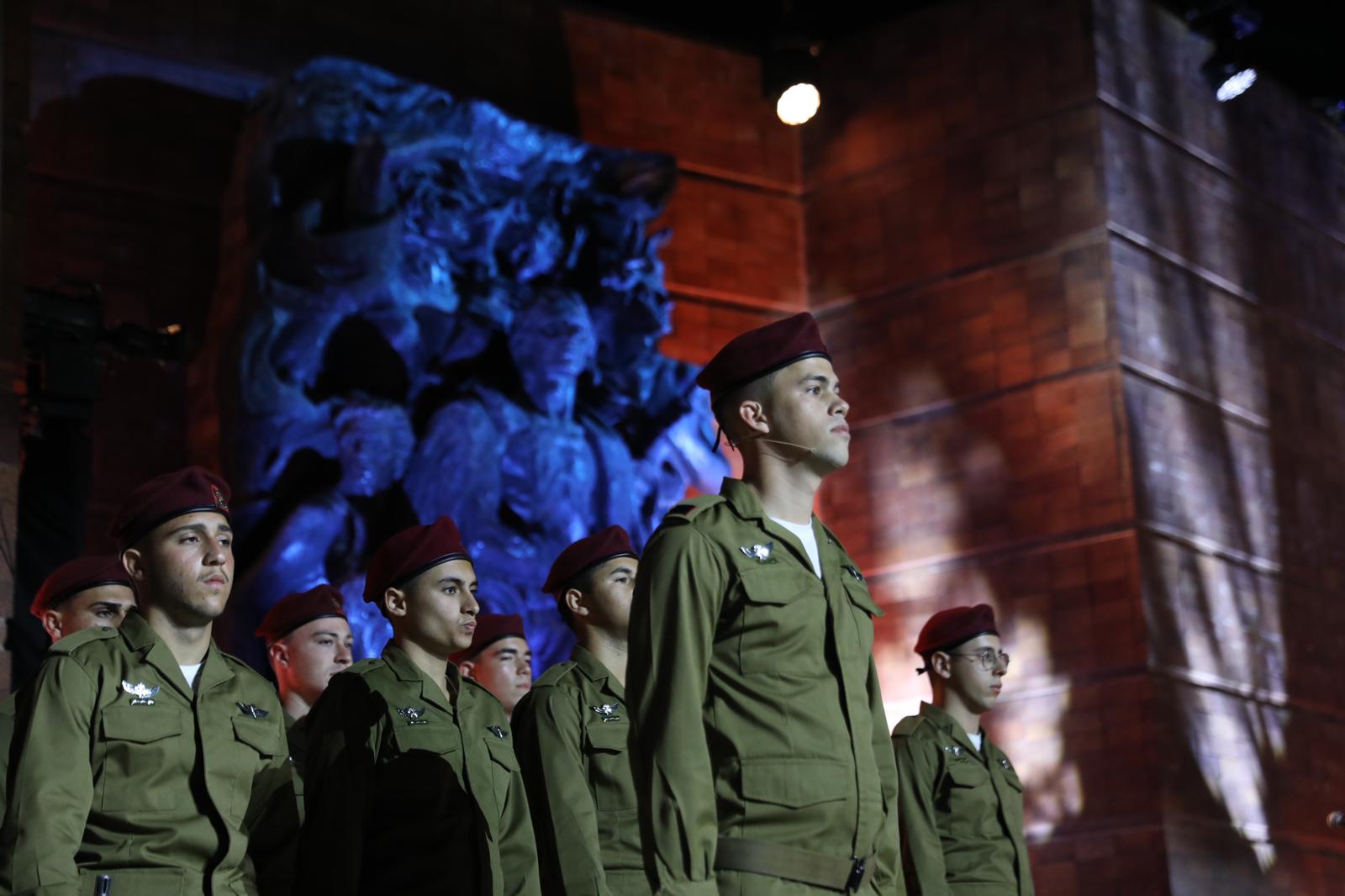 Guardia de honor de la Brigada de Paracaidistas durante la ceremonia