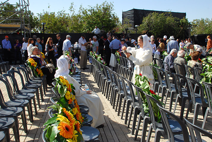 Galerie de photos - Conmemorando Yom Hashoá en Yad Vashem